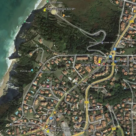 A 300 M De La Mairie Et *