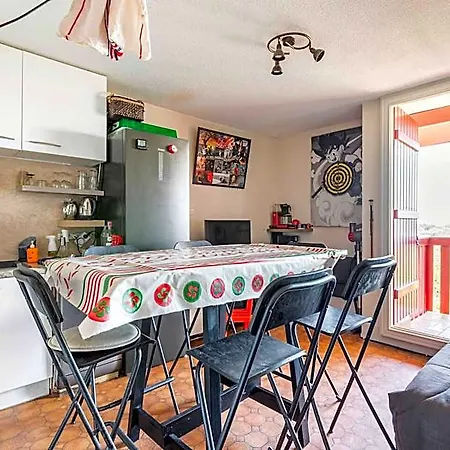 Séjour chez l'habitant à 300 M De La Mairie Et